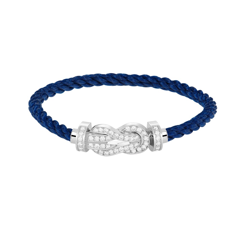 [Cyra] CHANCE GROSSES ARMBAND MIT 8-STELLIGER SCHNALLE UND VOLLBESATZ MIT DIAMANTEN IN SILBER