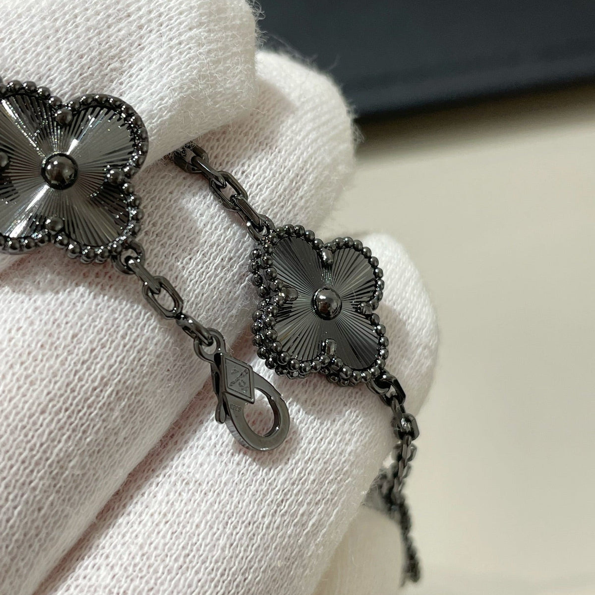 [Cyra] Neues CLOVER 5 MOTIF SCHWARZES ARMBAND
