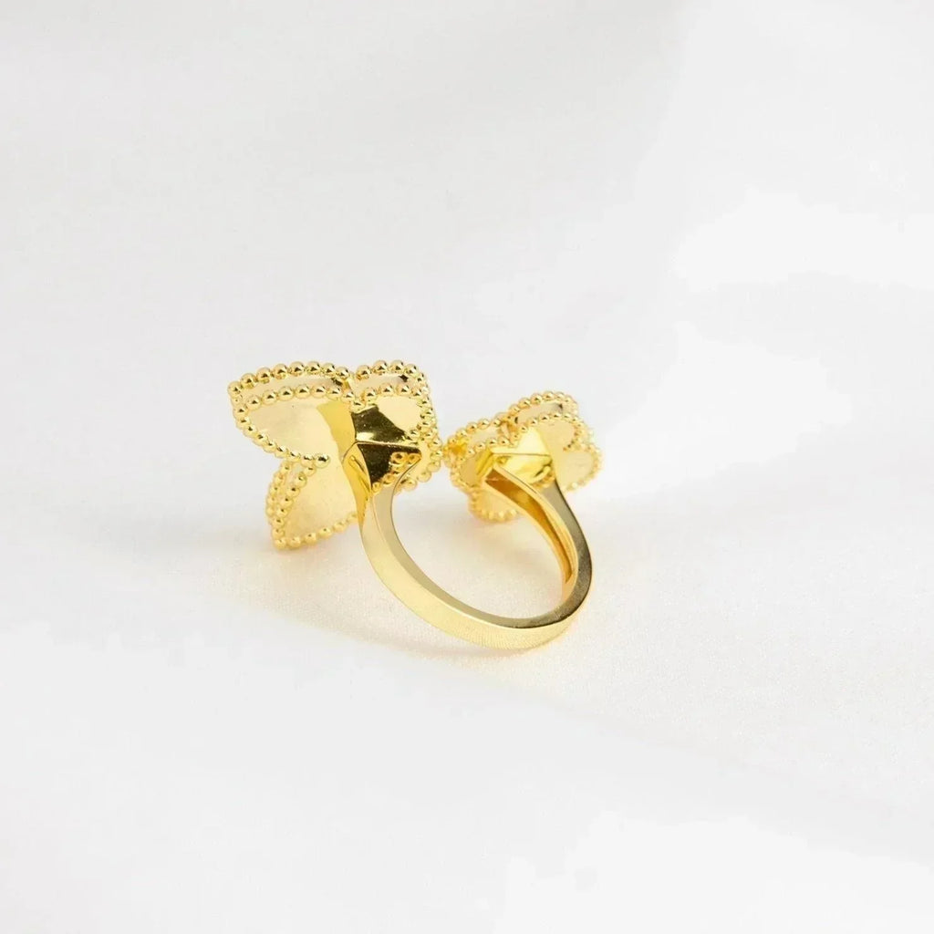 [Cyra]  GLÜCK ZWISCHEN DEM FINGER RING