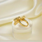 [Cyra]  GLÜCK ZWISCHEN DEM FINGER RING