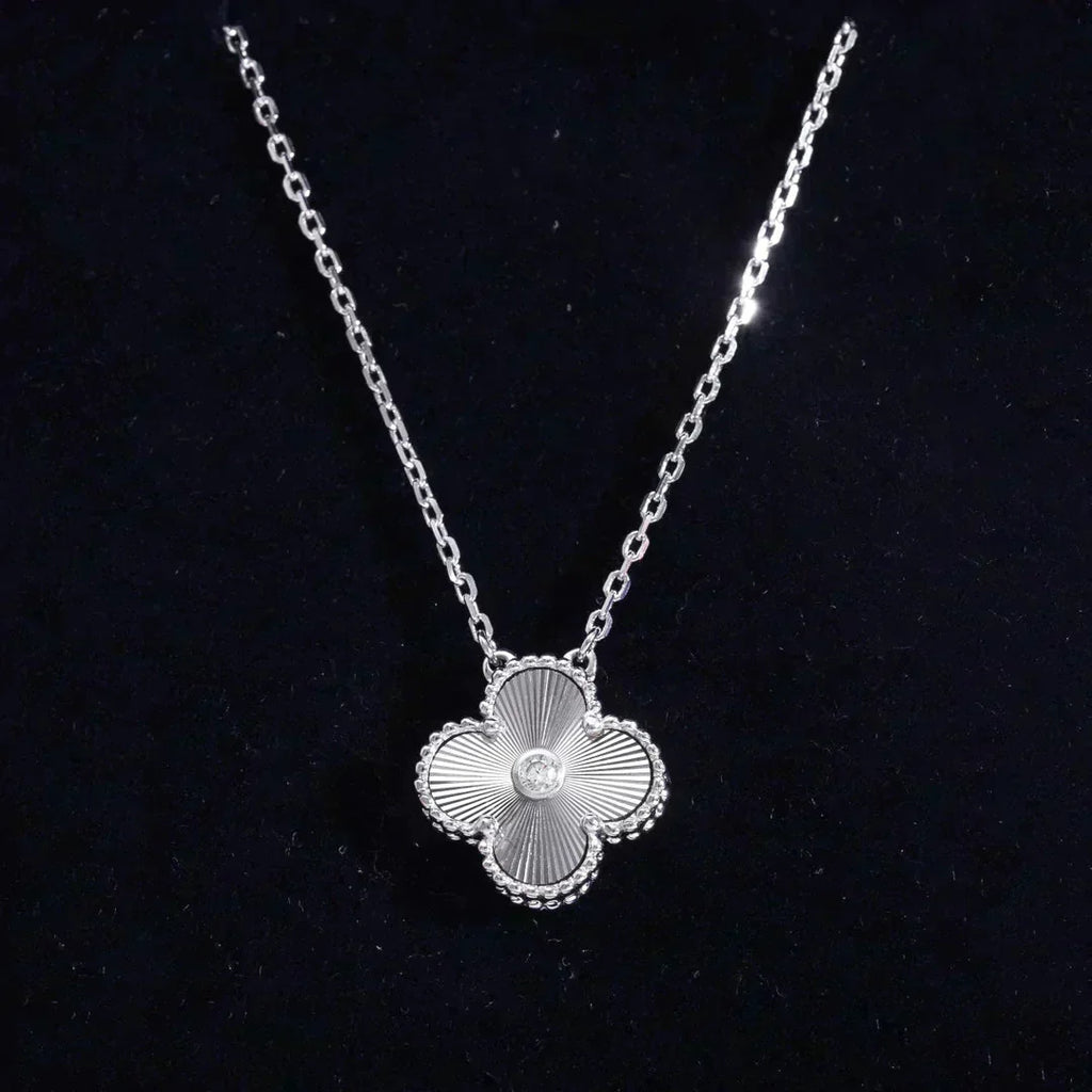 [Cyra] CLOVER 15MM DIAMANT-LASER-HALSKETTE SILBER