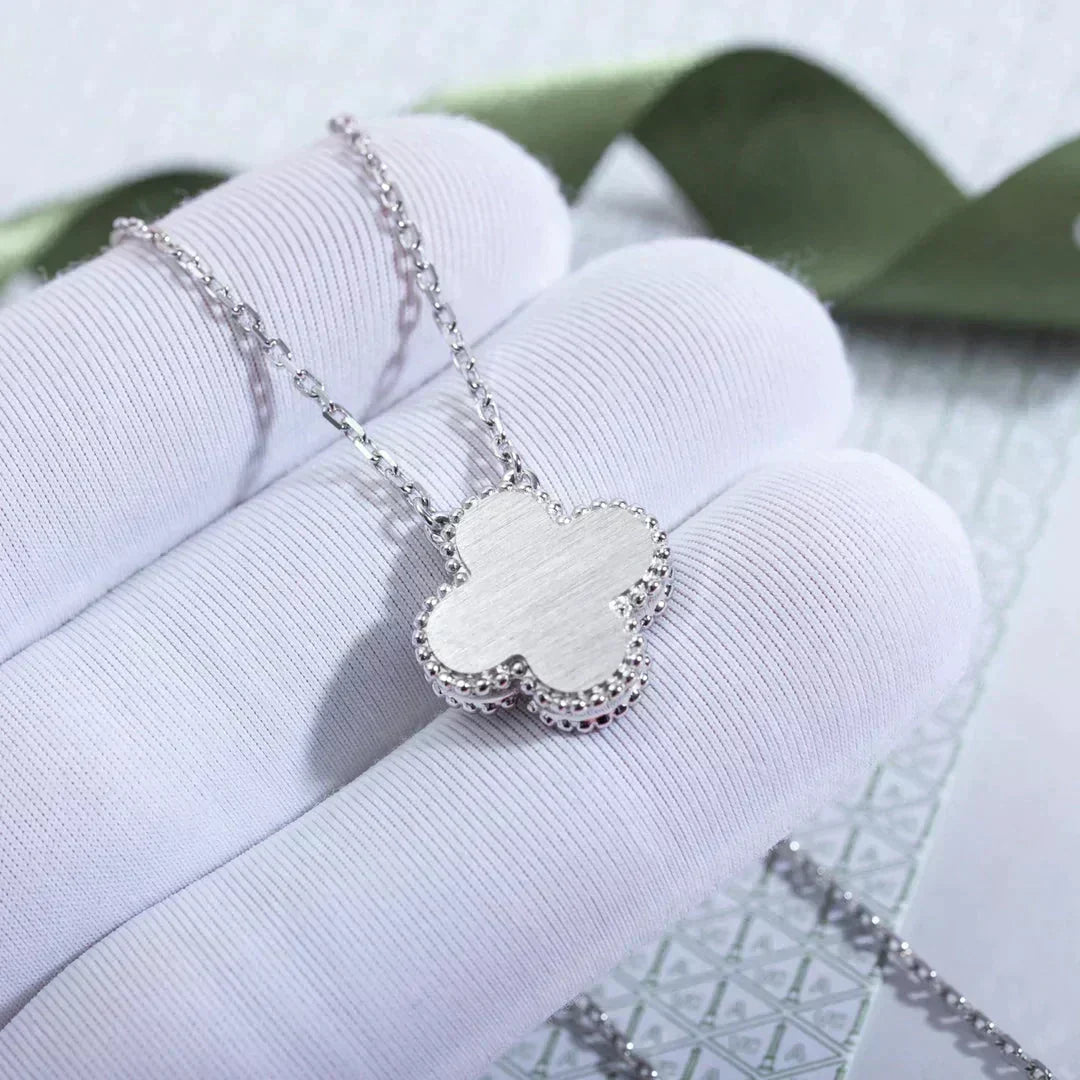 [Cyra]  CLOVER  15MM DIAMOND LASER NECKLACE SILVER