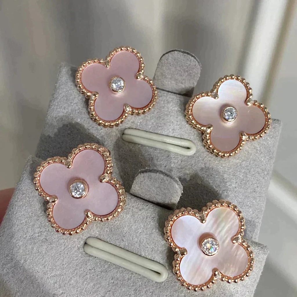 [Cyra]  CLOVER MEDIUM 1 MOTIFS  PINK MOP DIAMOND EARRINGS