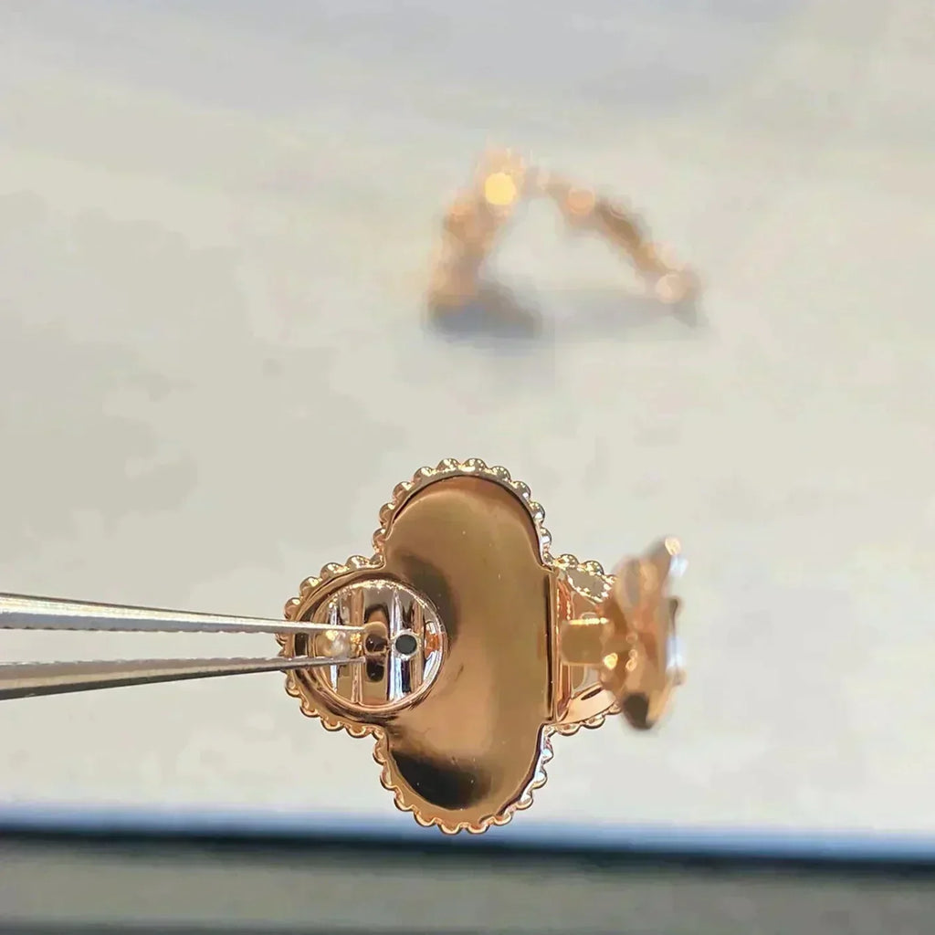 [Cyra] CLOVER MEDIUM 1 MOTIV GRAUES PERLMUTT DIAMANT-OHRRINGE