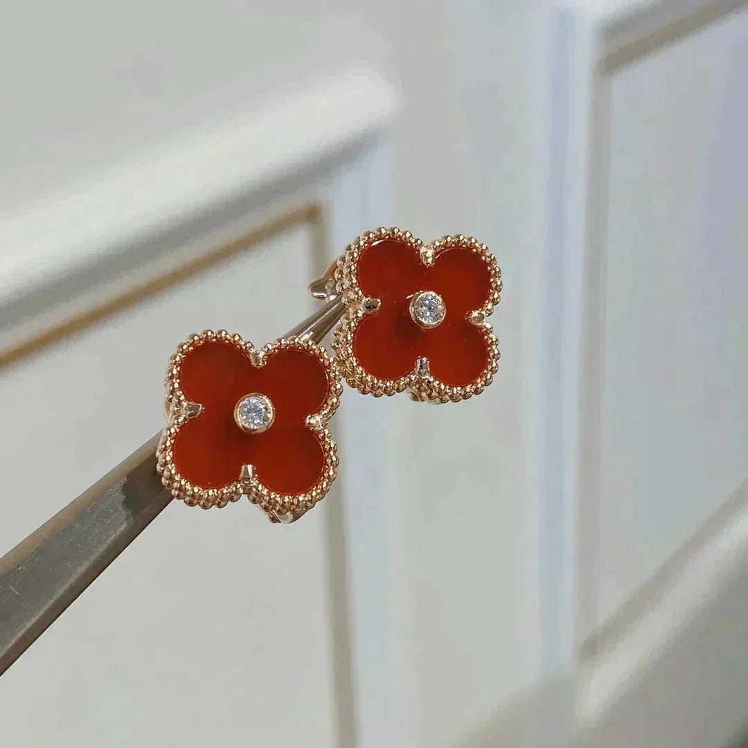 [Cyra]  CLOVER MEDIUM 1 MOTIFS CARNELIAN  DIAMOND earrings