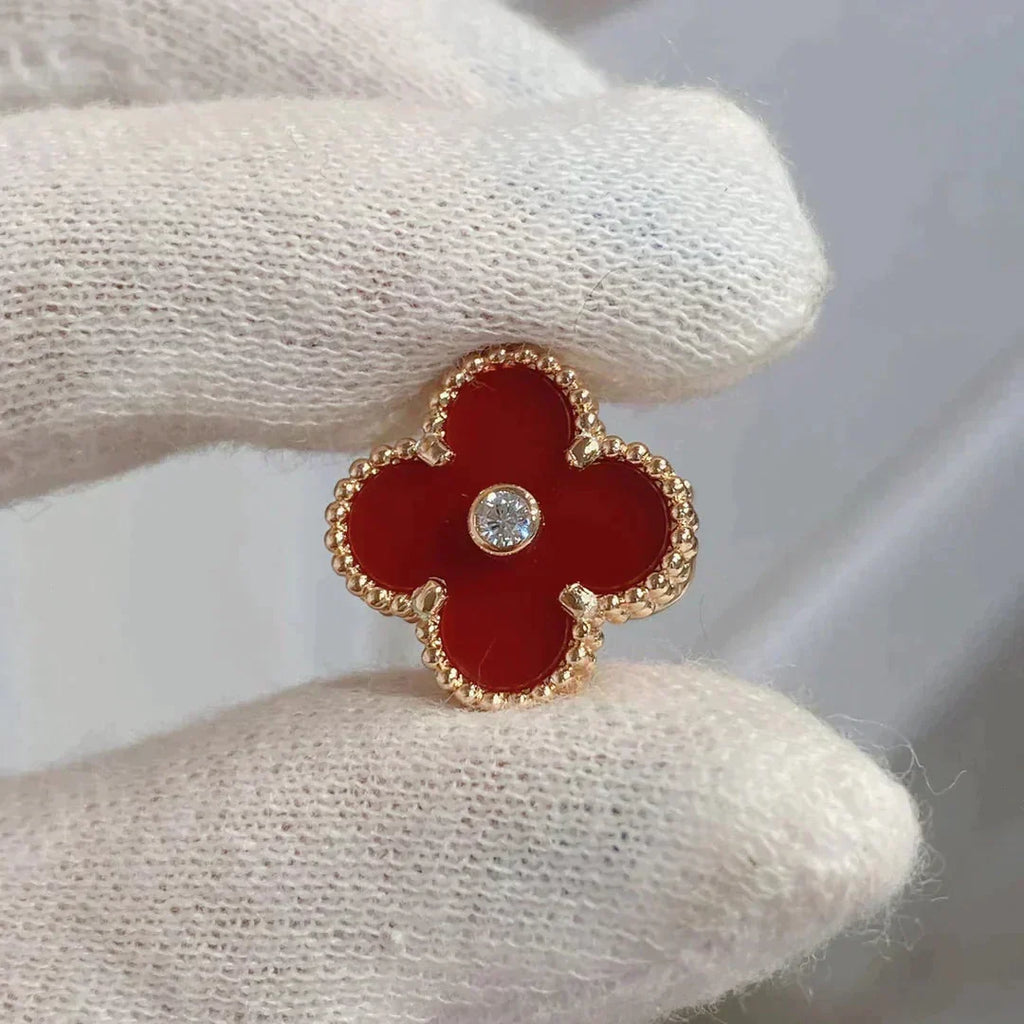 [Cyra]  CLOVER MEDIUM 1 MOTIFS CARNELIAN  DIAMOND earrings