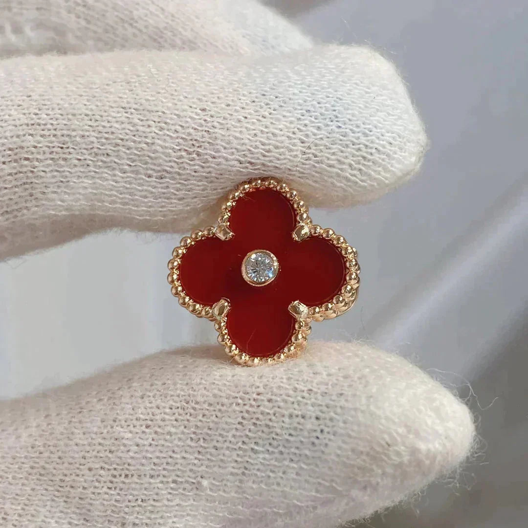 [Cyra]  CLOVER MEDIUM 1 MOTIFS CARNELIAN  DIAMOND earrings