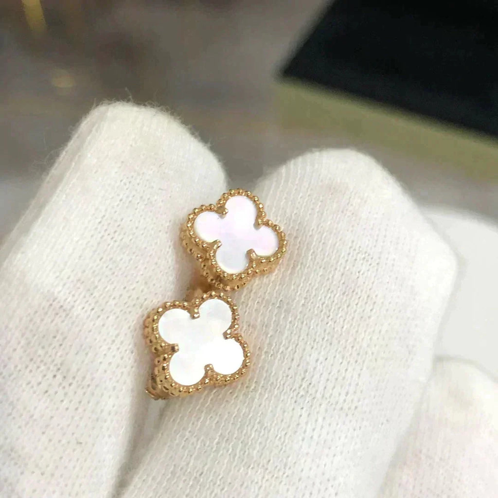 [Cyra]  CLOVER MINI 9.5MM WHITE MOP EARRINGS