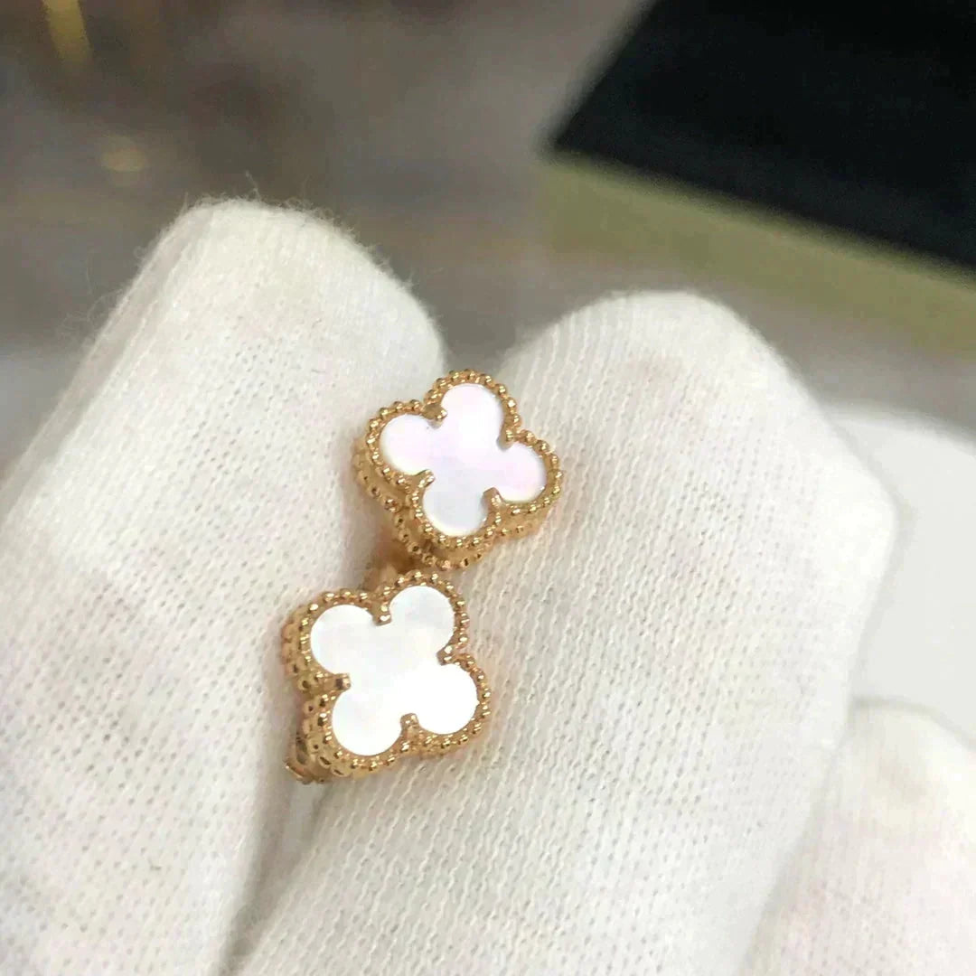 [Cyra]  CLOVER MINI 9.5MM WHITE MOP EARRINGS