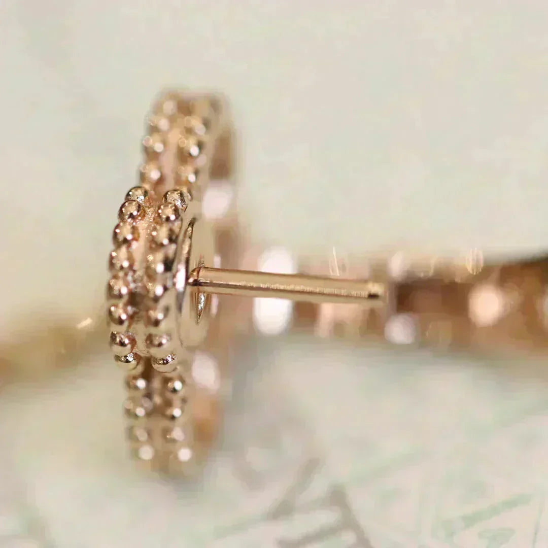 [Cyra]  CLOVER MEDIUM 1 MOTIFS FUll DIAMOND EARRINGS
