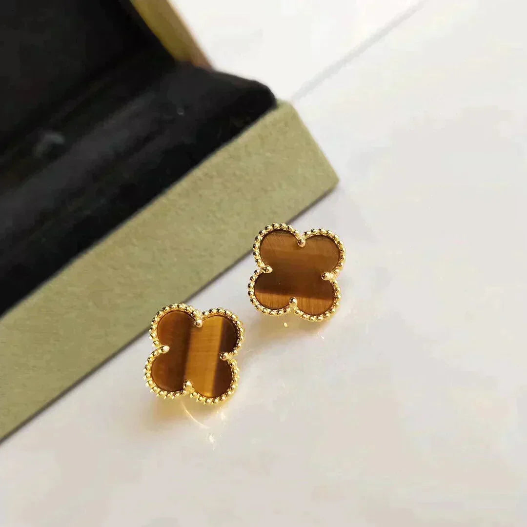 [Cyra]  CLOVER MEDIUM 1 MOTIFS TIGER EYE EARRINGS