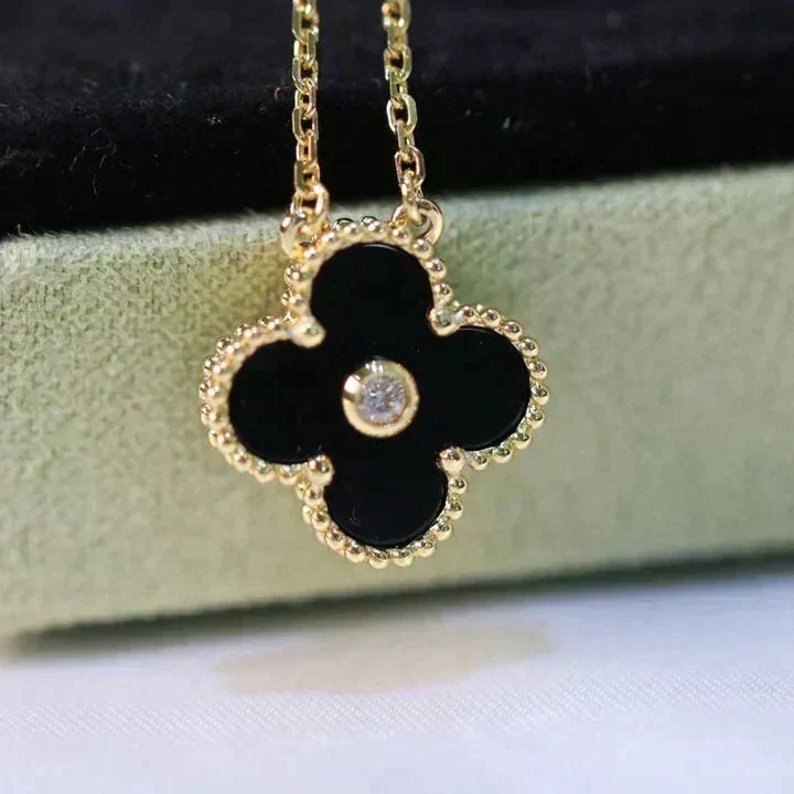 [Cyra]  CLOVER 15MM DIAMOND ONYX NECKLACE