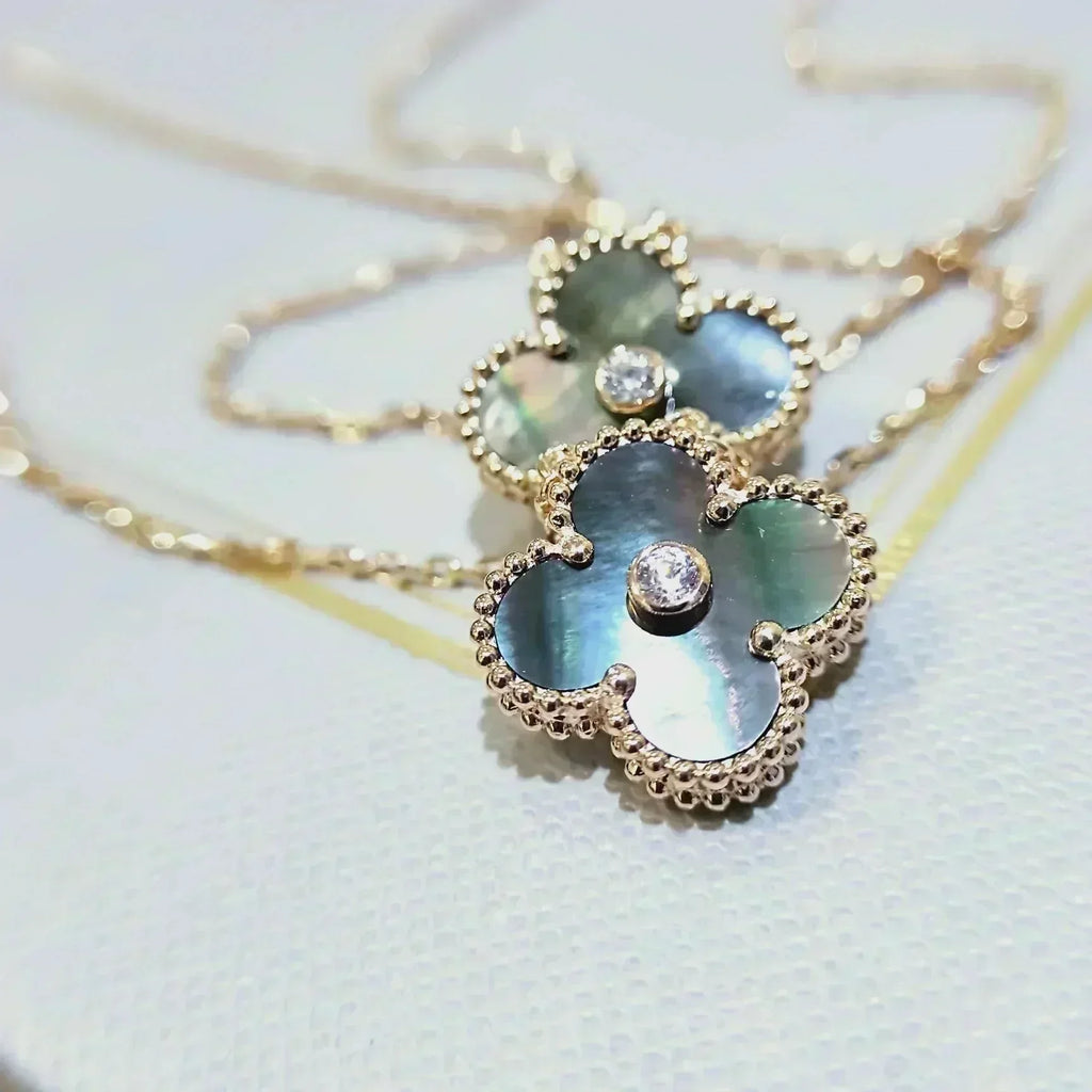 [Cyra]  CLOVER 15MM DIAMOND AND MOTHER-OF-GREY NECKLACE