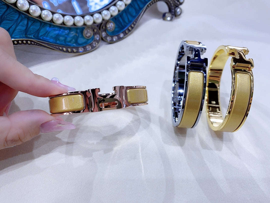 [Cyra] H CHAMPAGNE ARMBAND