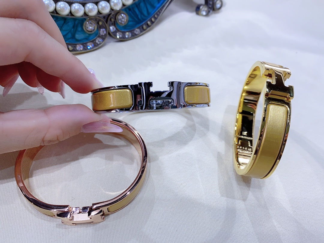 [Cyra] H CHAMPAGNE ARMBAND