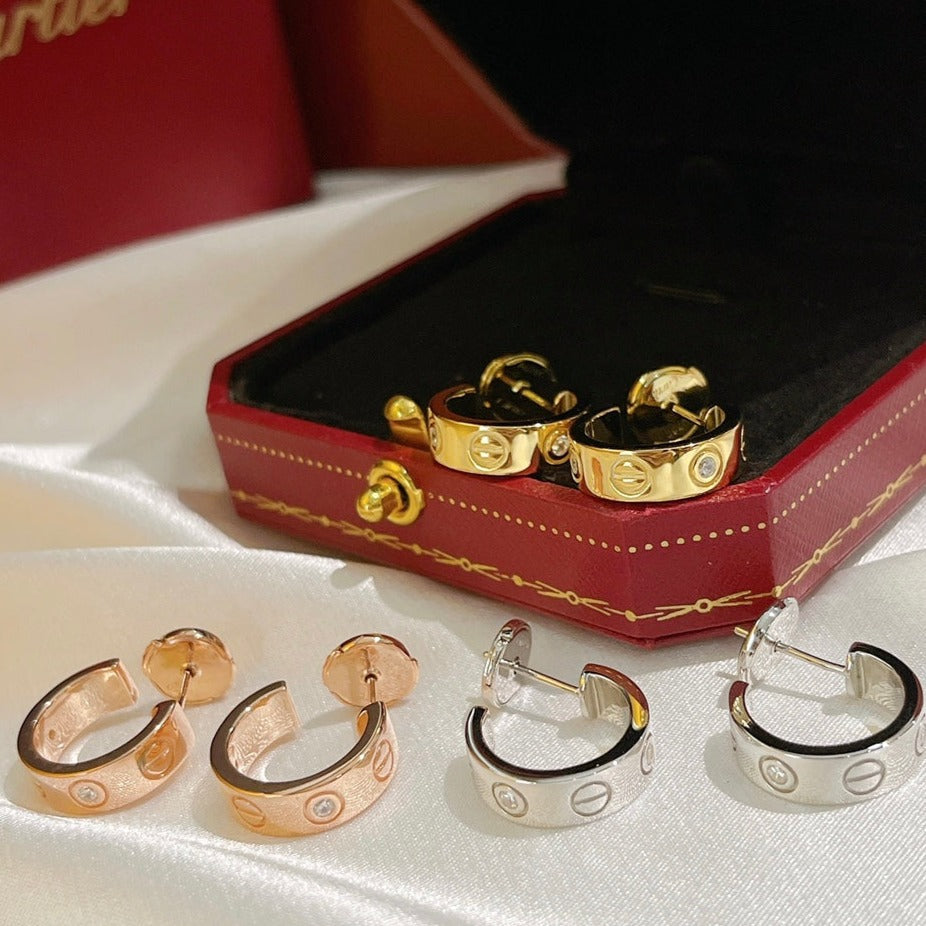 {
  "Cyra": "ラブピアス 5.7mm ダイヤモンド2石"
}