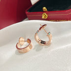 {
  "Cyra": "ラブピアス 5.7mm ダイヤモンド2石"
}