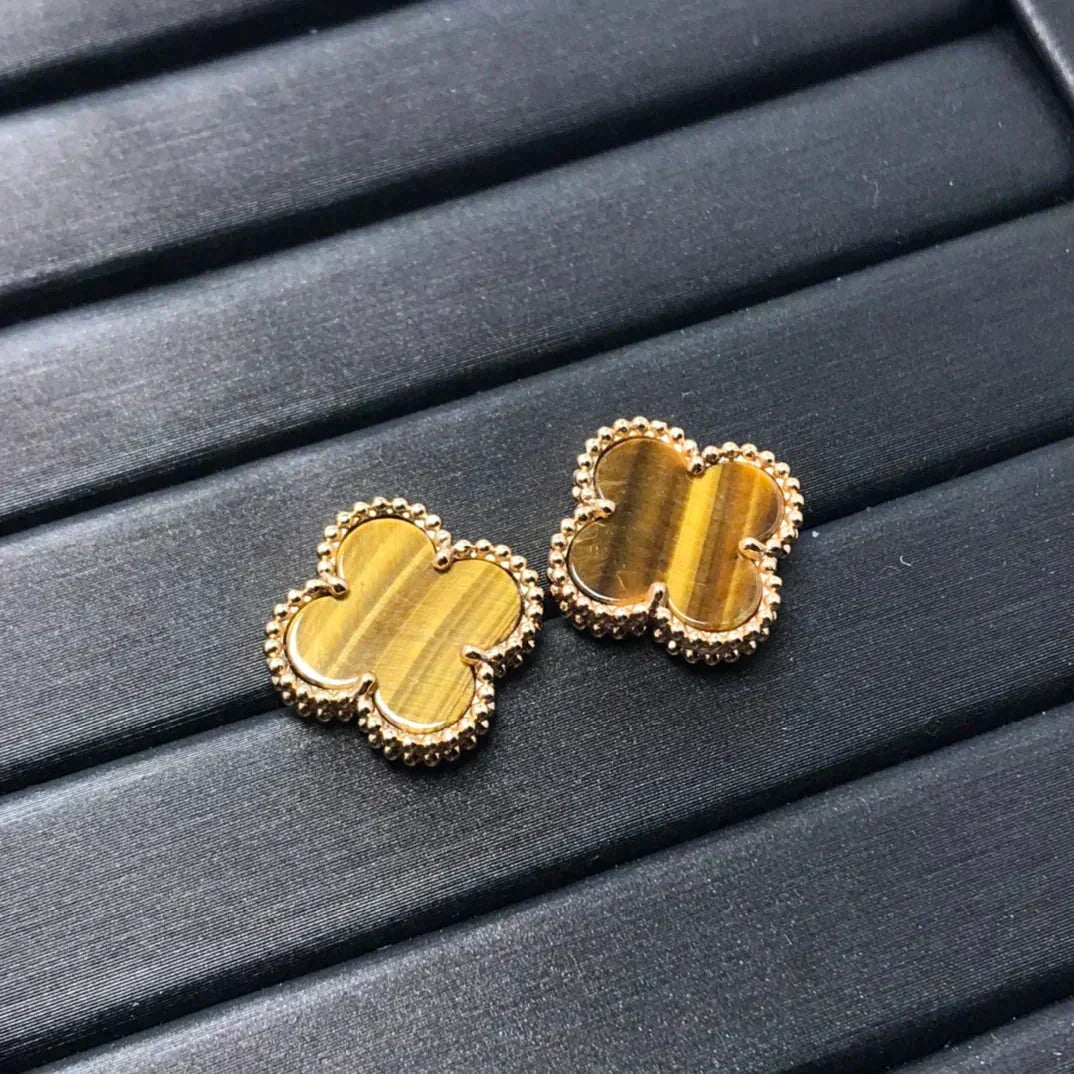 [Cyra]  CLOVER MEDIUM 1 MOTIFS TIGER EYE EARRINGS