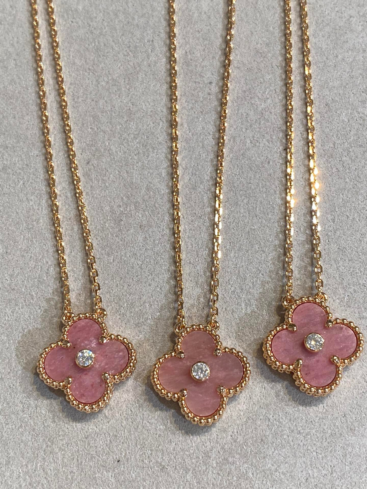 [Cyra]  CLOVER 15MM DIAMOND RHODONITE NECKLACE
