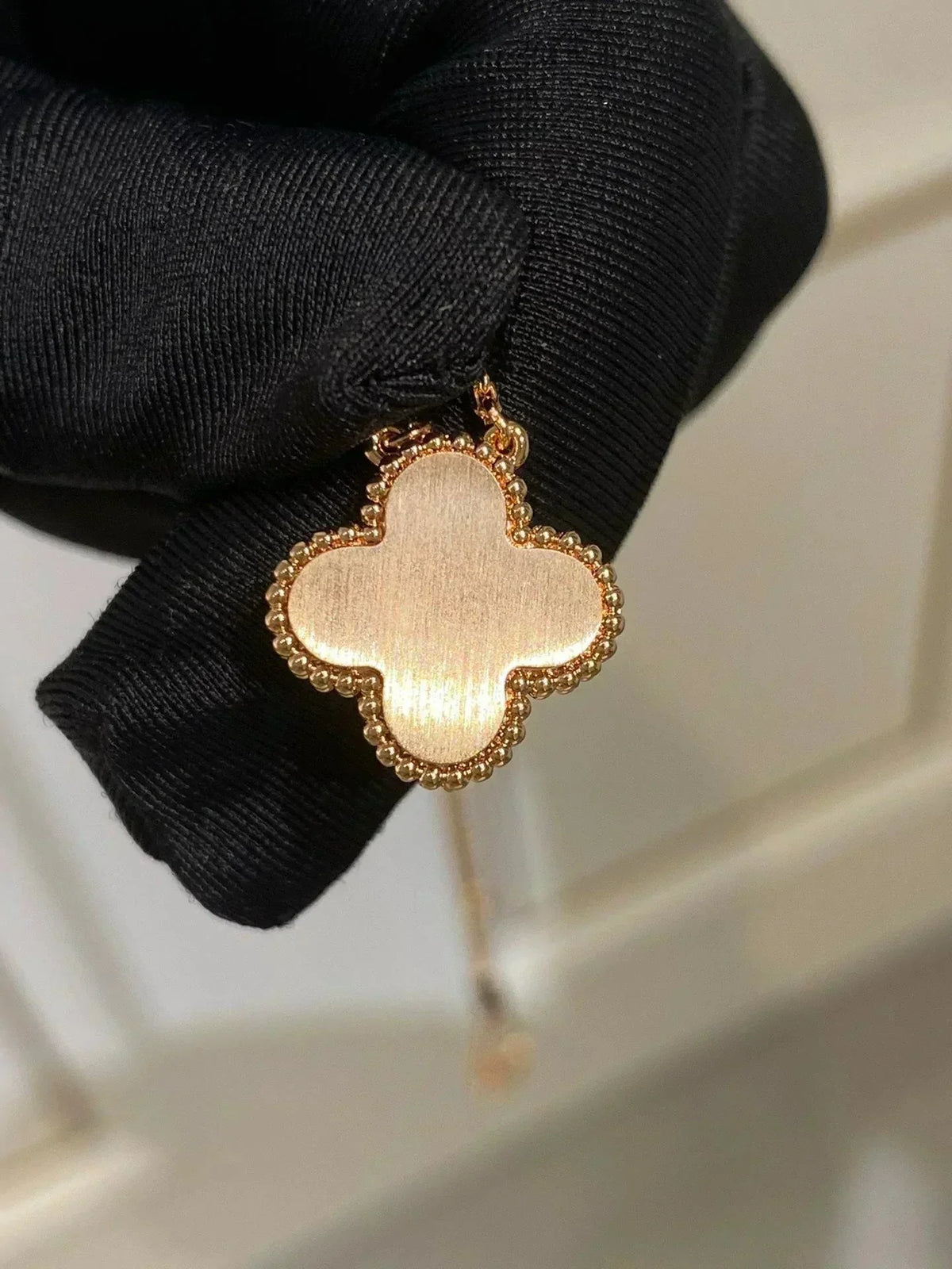 [Cyra]  CLOVER 15MM DIAMOND RHODONITE NECKLACE