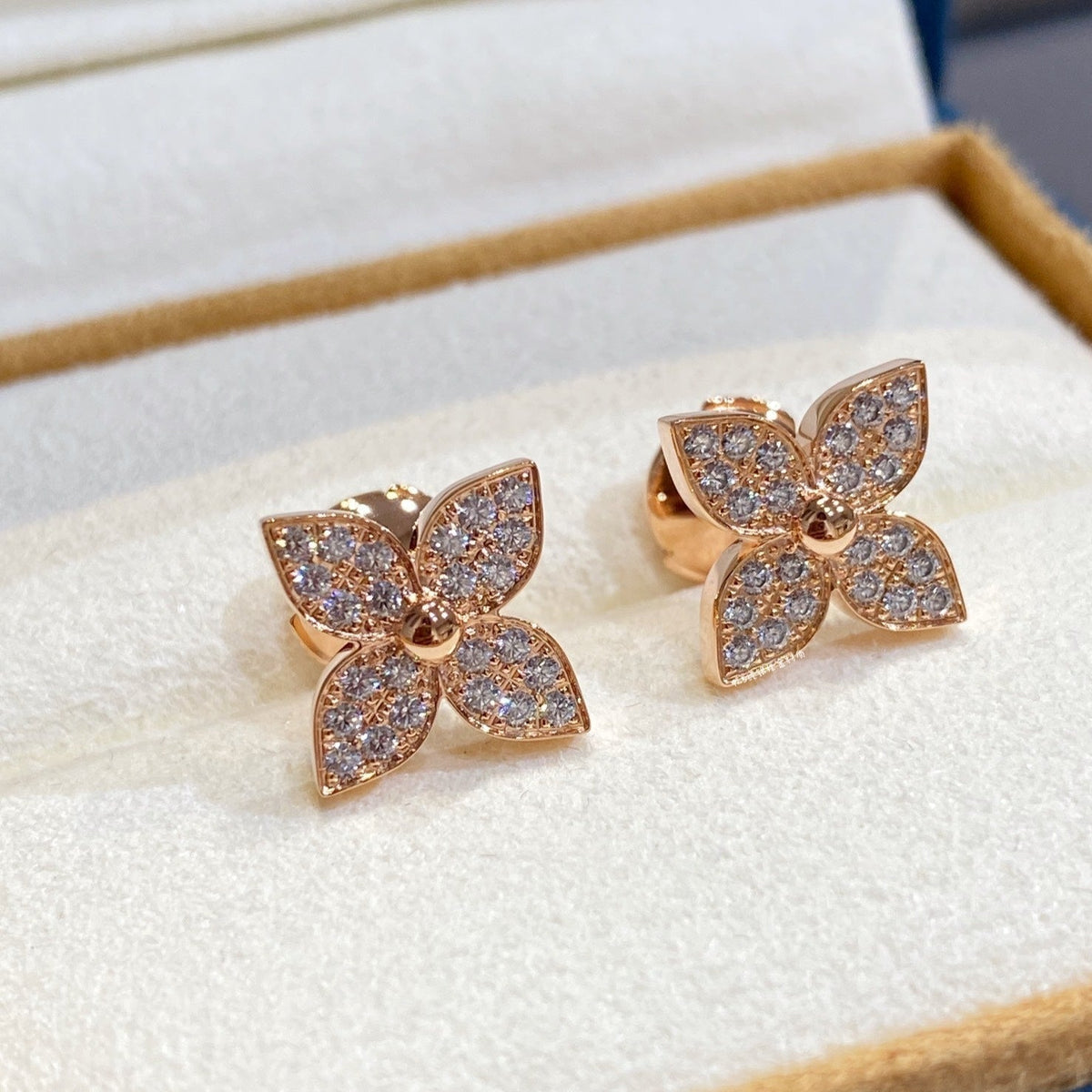 [Cyra]  STAR DIAMOND EARRINGS