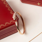 [Cyra]  PANTHÈRE OFFENES ARMBAND AUS ROSÉGOLD MIT DIAMANTEN