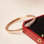 [Cyra]  PANTHÈRE OFFENES ARMBAND AUS ROSÉGOLD MIT DIAMANTEN