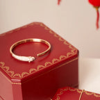 [Cyra]  PANTHÈRE OFFENES ARMBAND AUS ROSÉGOLD MIT DIAMANTEN