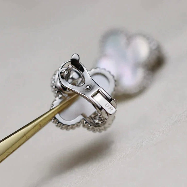 [Cyra]  CLOVER MEDIUM 1 MOTIFS  WHITE MOP EARRINGS SILVER