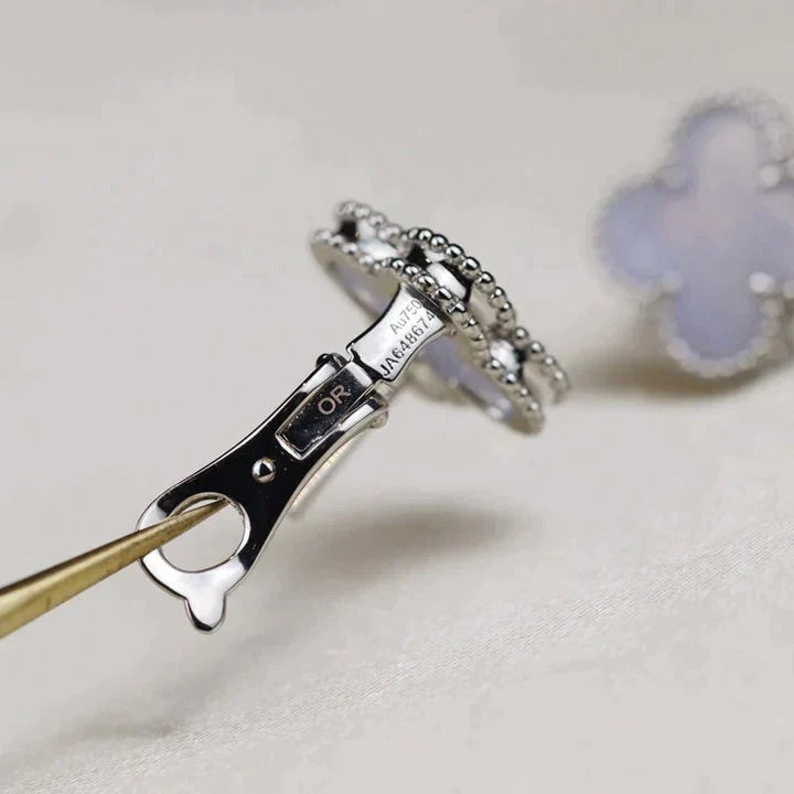 [Cyra]  CLOVER MEDIUM 1 MOTIFS  WHITE MOP EARRINGS SILVER