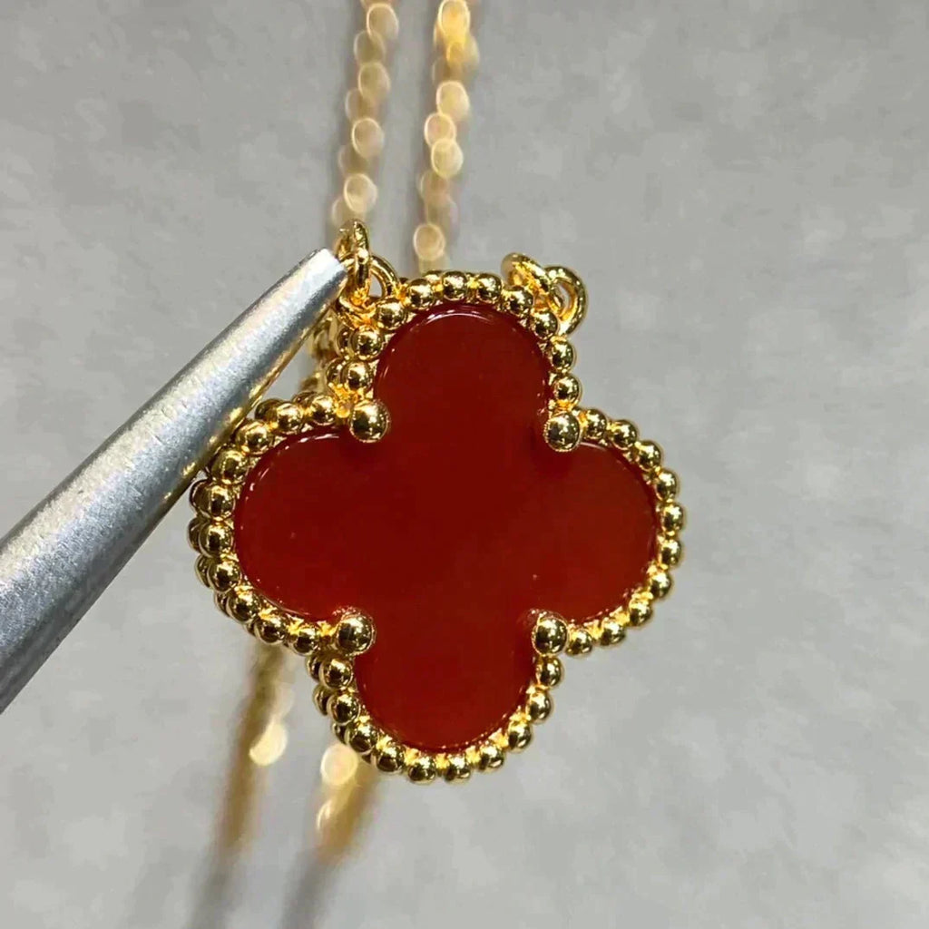 [Cyra]  CLOVER 15MM CARNELIAN SINGLE FLOWER NECKLACE