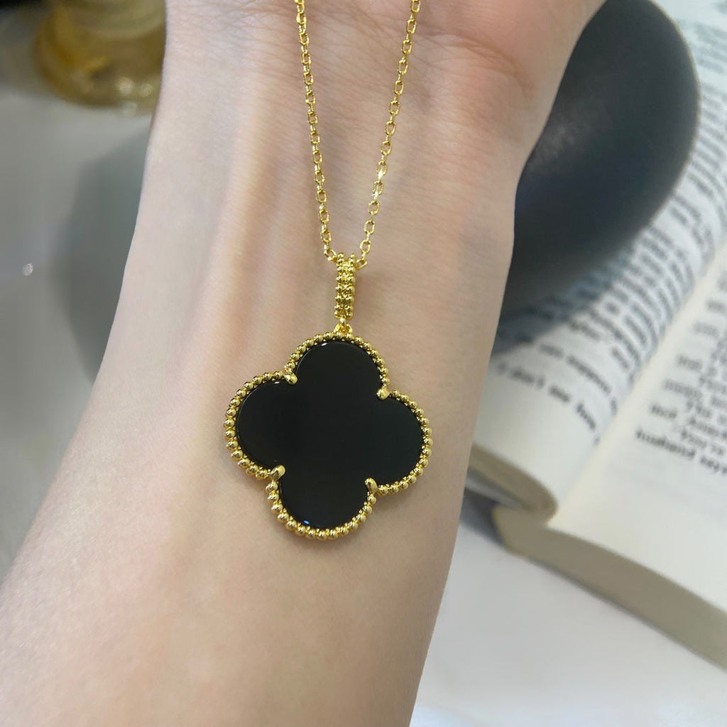 {
  "Cyra": "CLOVER 25MM ネックレス ゴールド オニキス"
}