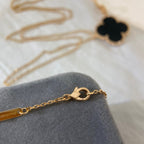 {
  "Cyra": "CLOVER 25MM ネックレス ゴールド オニキス"
}