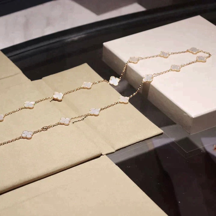 [Cyra]  CLOVER 20 MOTIFS WHITE MOP NECKLACE