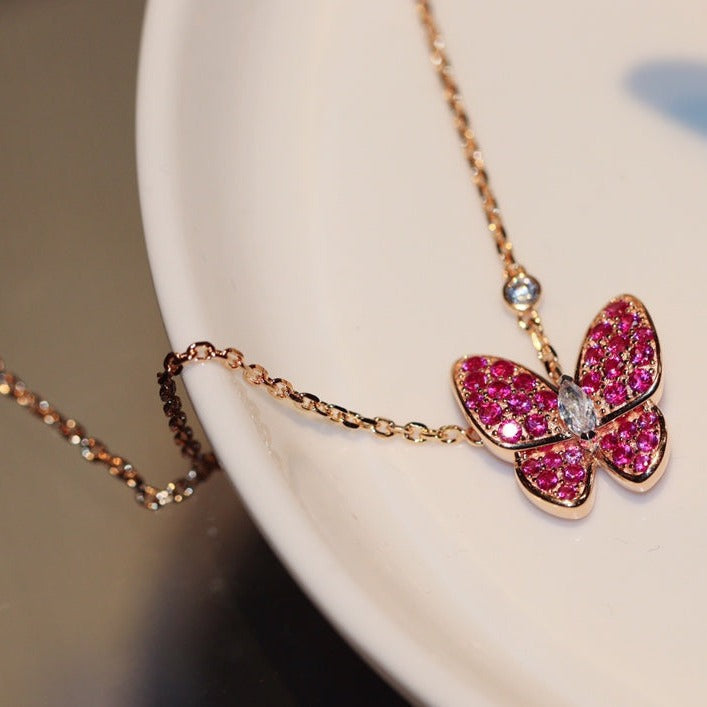 [Cyra]  SCHMETTERLING ROTER DIAMANT ROSÉGOLD HALSKETTE