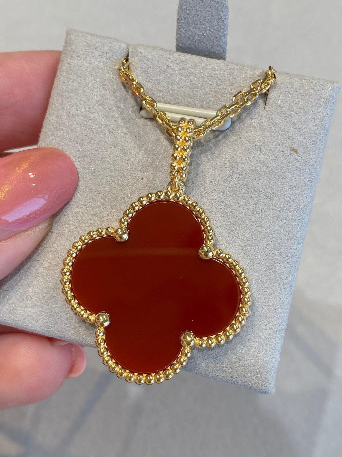 [Cyra]  CLOVER 25MM NECKLACE GOLD CARNELIAN