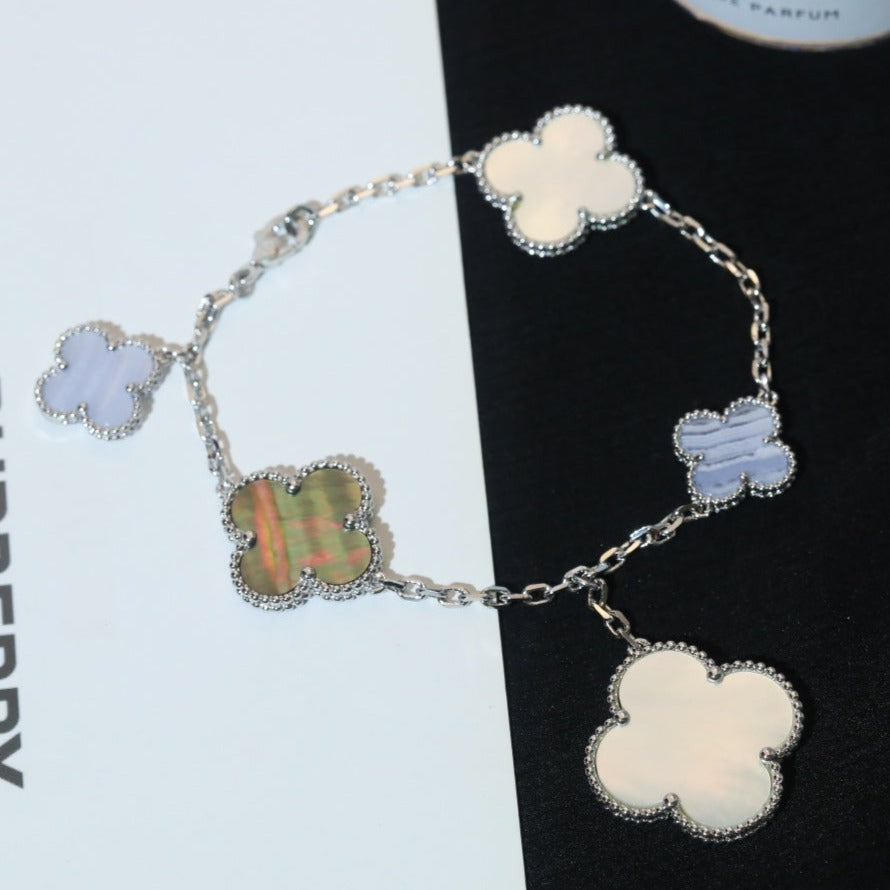 [Cyra]  CLOVER BRACELET 5 MOTIFS MOP CHALCEDONY SILVER