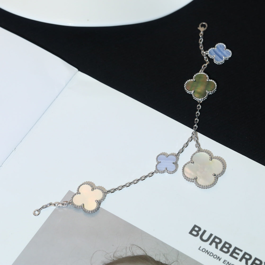 [Cyra]  CLOVER BRACELET 5 MOTIFS MOP CHALCEDONY SILVER