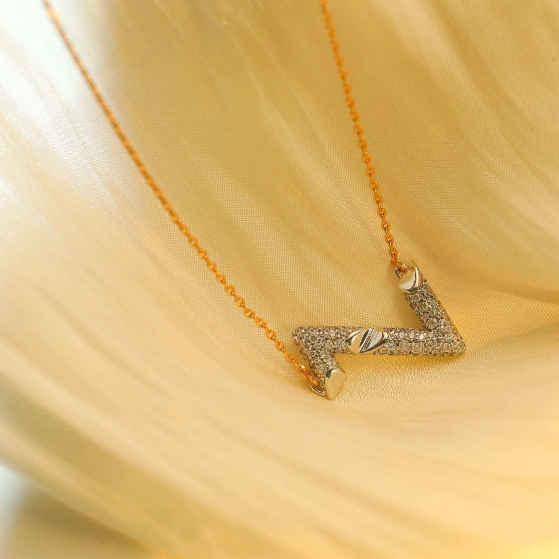 [Cyra]  VOLT SILVER DIAMOND PEDANT NECKLACE