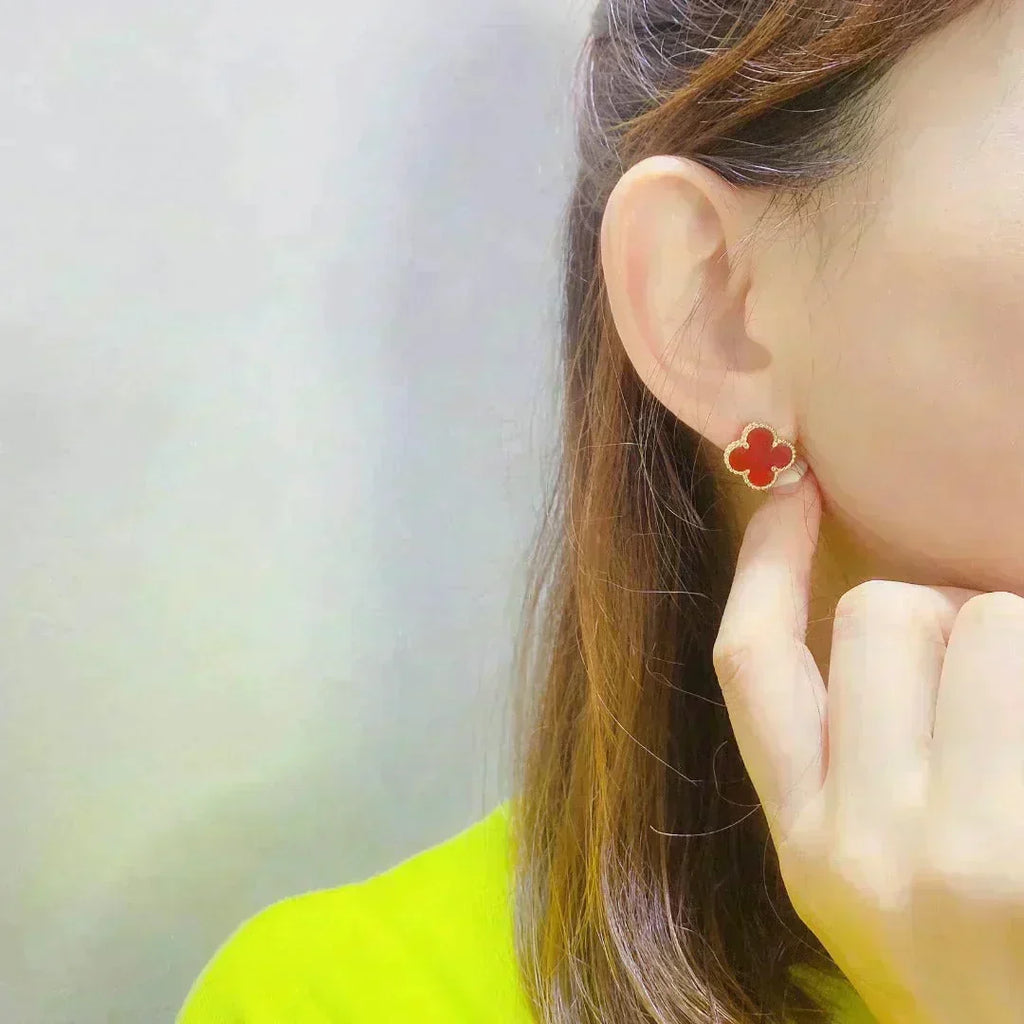 [Cyra]  CLOVER MEDIUM 1 MOTIFS CARNELIAN  EARRINGS