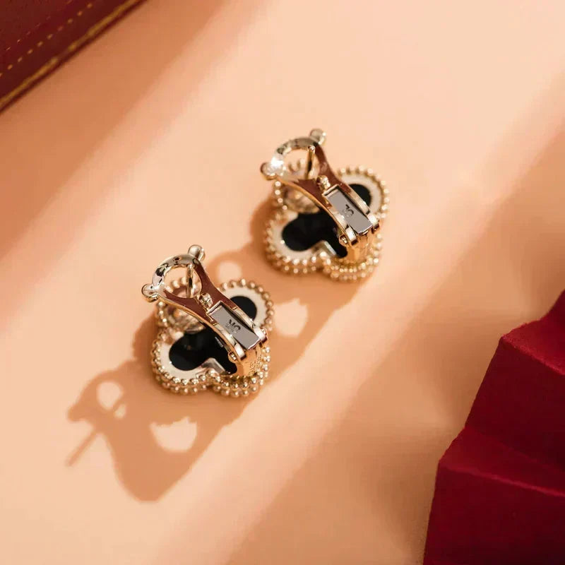 [Cyra]  CLOVER MEDIUM 1 MOTIFS  ONYX STUD EARRINGS