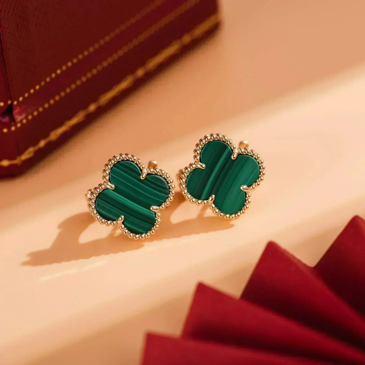 [Cyra]  CLOVER MEDIUM 1 MOTIFS MALACHITE  EARRINGS