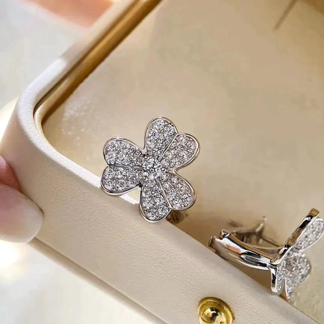 [Cyra]  CLOVER COMOS DIAMOND EARRINGS SILVER