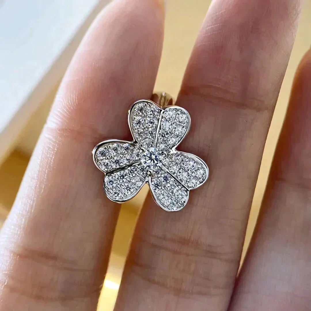 [Cyra]  CLOVER COMOS DIAMOND EARRINGS SILVER