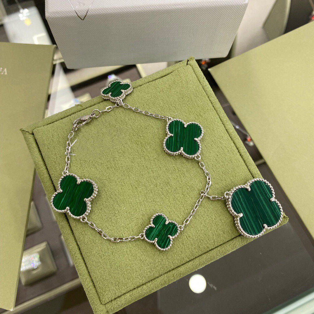 [Cyra]  CLOVER 5 MOTIFS SIVLER MALACHITE BRACELET