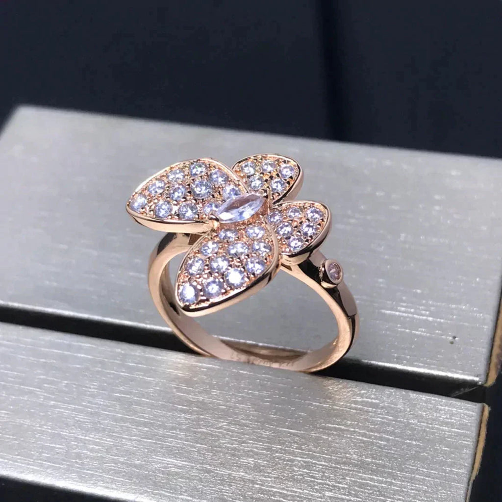 [Cyra] SCHMETTERLING-RING AUS ROSÉGOLD MIT DIAMANTEN
