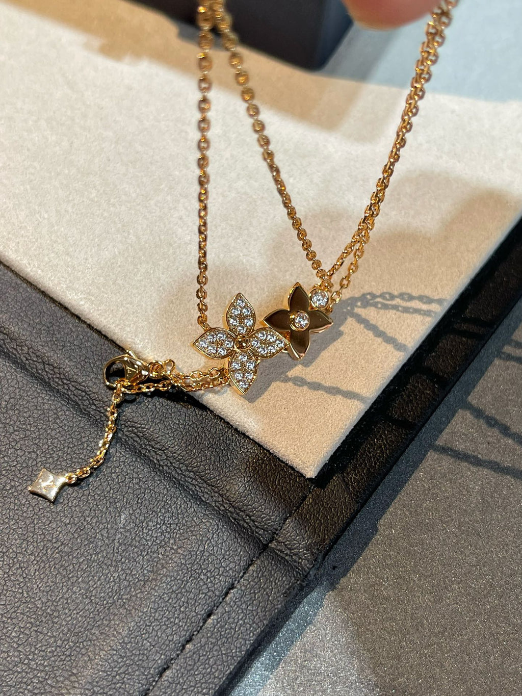 [Cyra]  STAR BLOSSOM NECKLACE PINK GOLD DIAMONDS