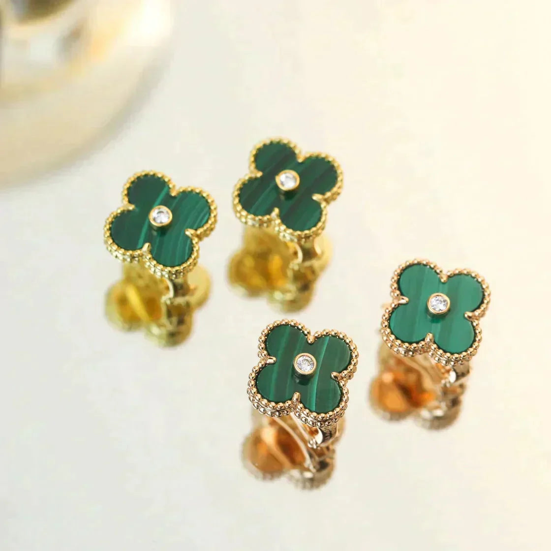[Cyra]  CLOVER MEDIUM 1 MOTIFS MALACHITE DIAMOND EARRINGS