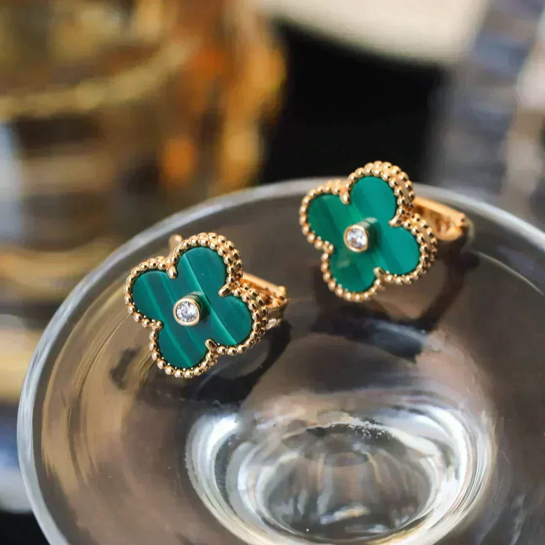 [Cyra]  CLOVER MEDIUM 1 MOTIFS MALACHITE DIAMOND EARRINGS