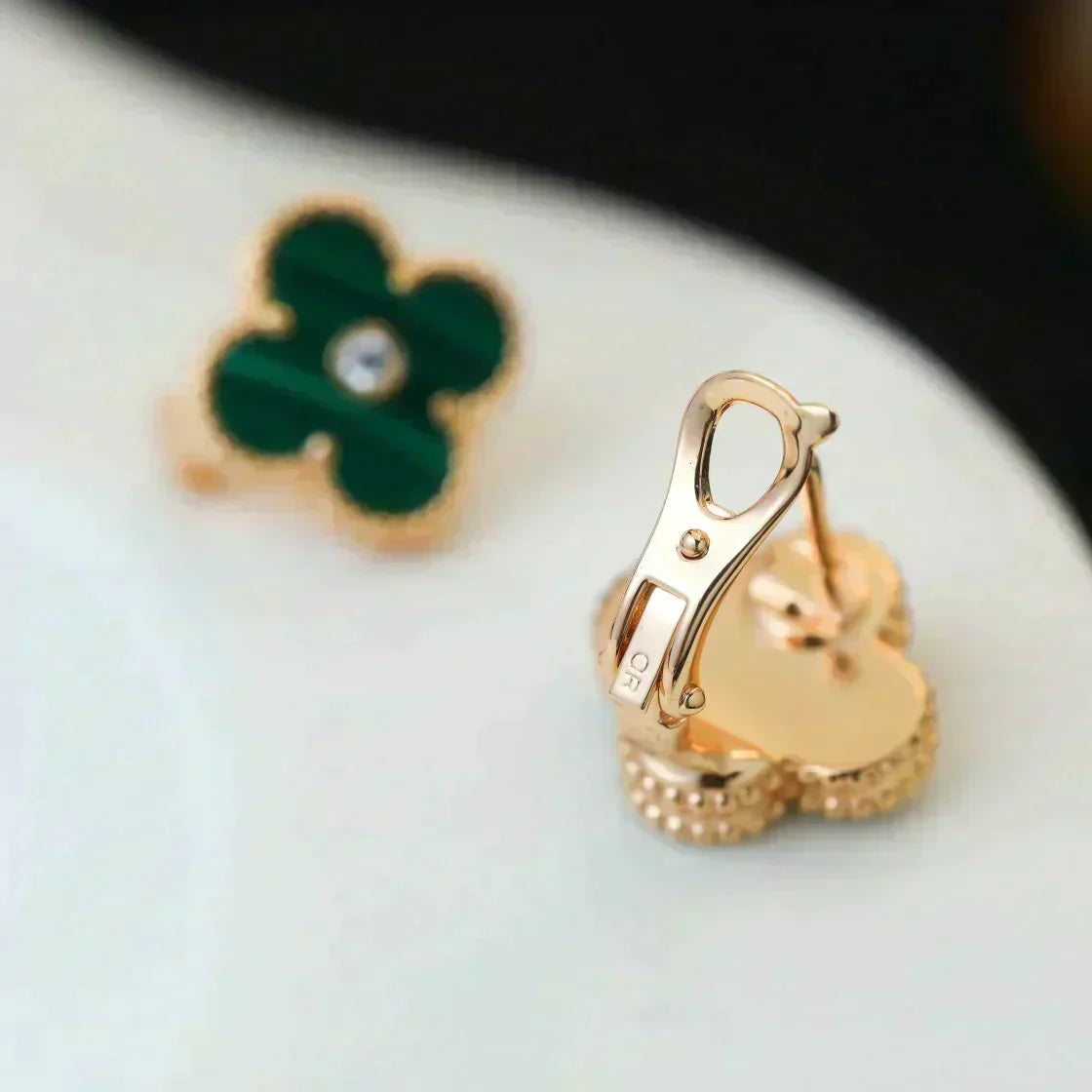 [Cyra]  CLOVER MEDIUM 1 MOTIFS MALACHITE DIAMOND EARRINGS